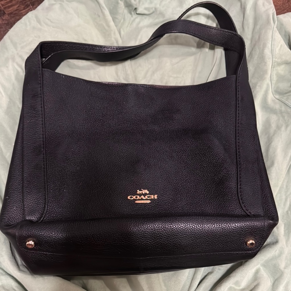 Coach Black Shoulder Bag with Structured Design and Zipper Closure